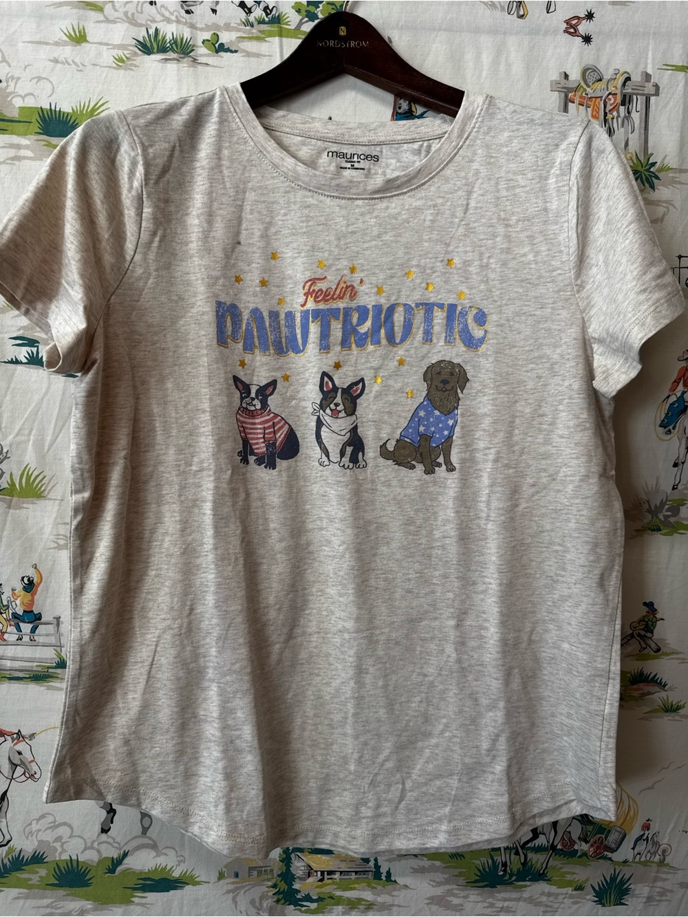 NWT Maurices Light Gray Dog Graphic Tee Feelin' Pawtriotic size medium